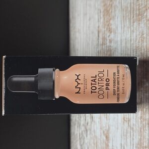 NYX Total Control Pro Foundation - Light